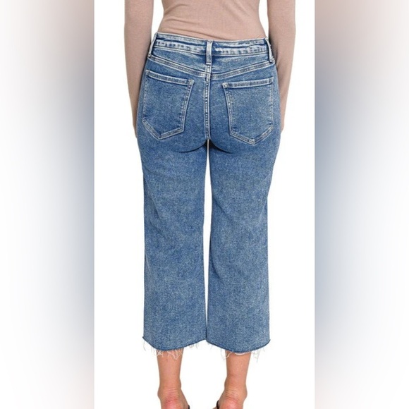 Capri Jeans by Zenana size 28 Hallen Raw Hem Cropped - Picture 7 of 7